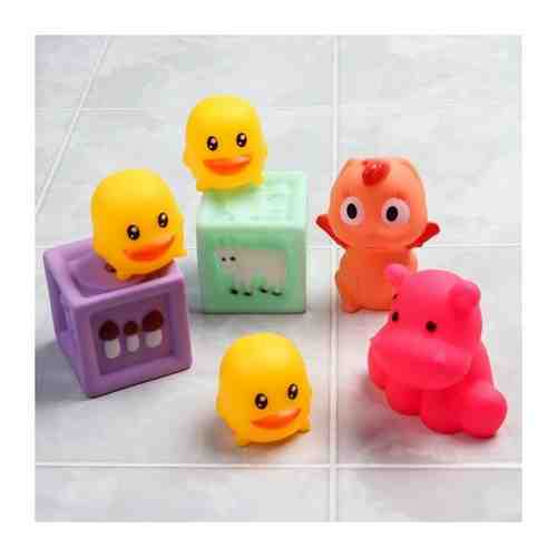 Набор резиновых игрушек для игры в ванной Малыши с кубиками, с пищалкой, 7 шт Крошка Я 4754420 . арт. 952622609